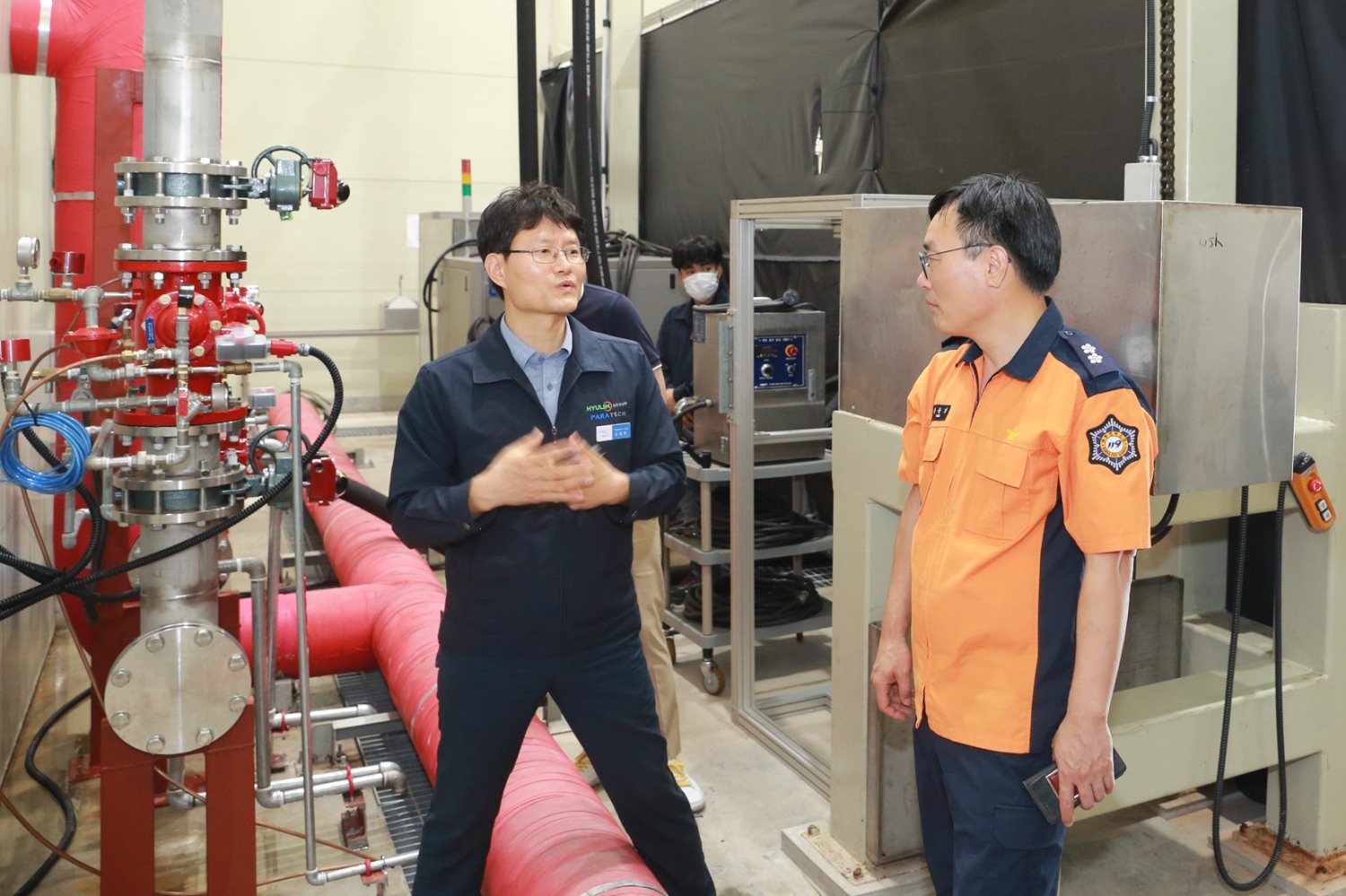 (왼쪽부터) 김태한 파라텍 연구소장, 윤상기 소방청 장비기술국장