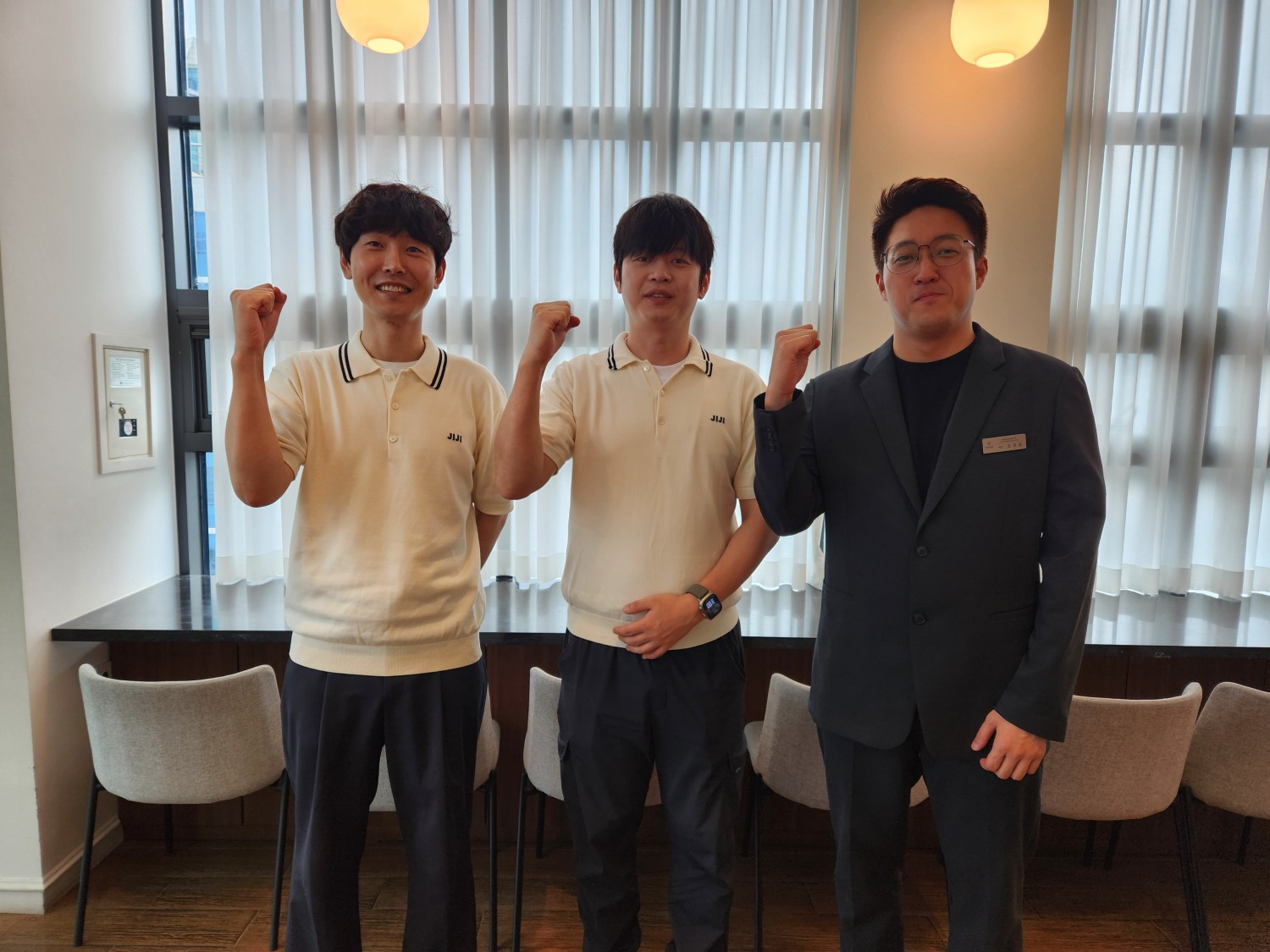 왼쪽부터 지지클리닝랩 박진수 대표, 박수현 대표, 대한보건의료평가원 전호웅 원장