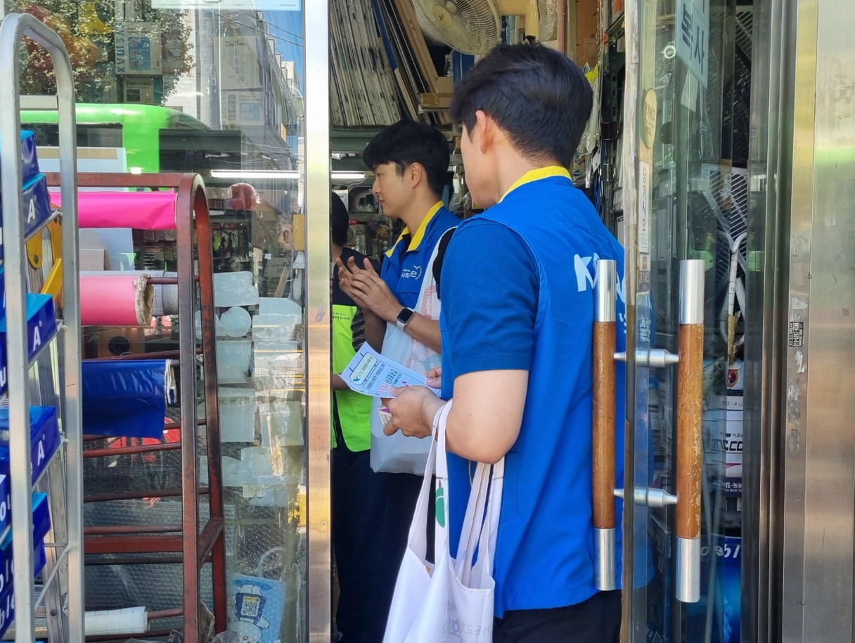 ▲ 지역사회 내 고립가구 발굴을 위한 옹호 활동