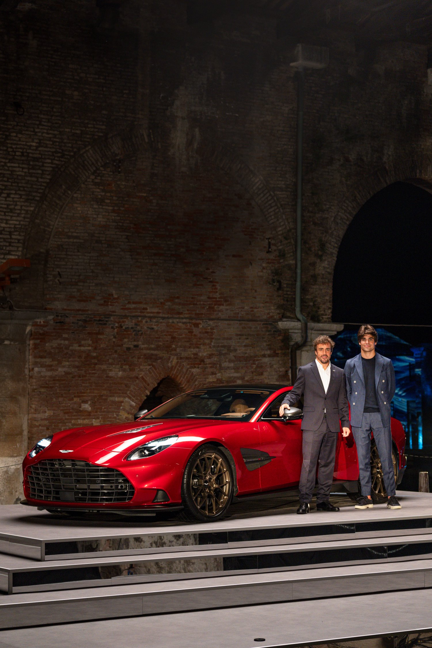 애스턴마틴, 베니스서 ‘뱅퀴시 월드 프리미어’ 개최_(좌)페르난도 알론소, (우)랜스 스트롤