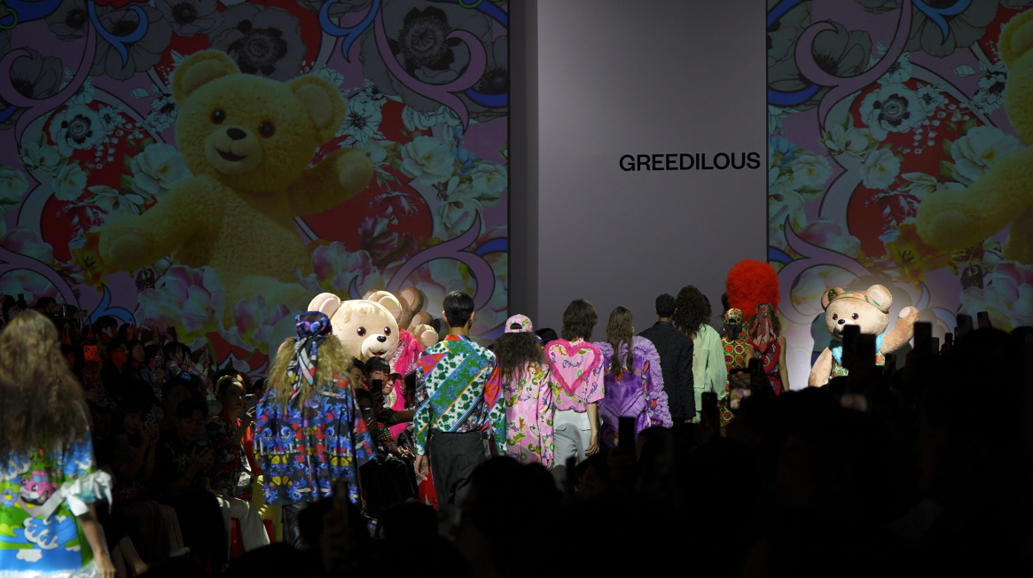 스너글, 디자이너와 협업해 포근향 의상과 런웨이 성공적으로 선보여