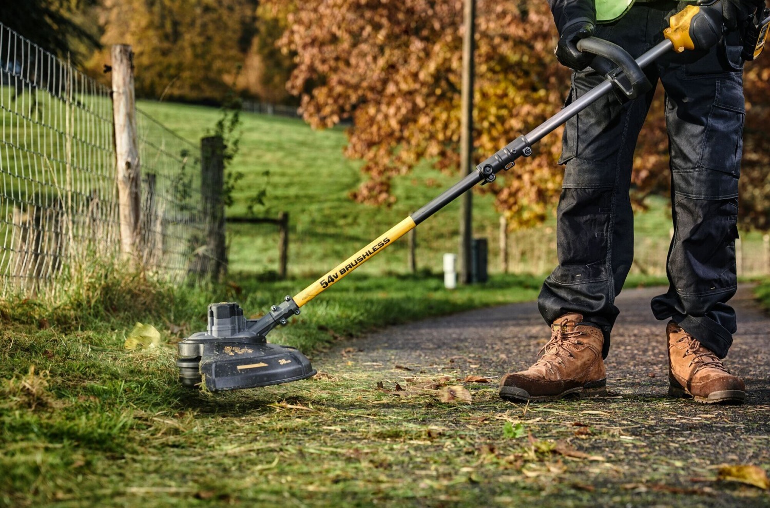 디월트 ‘60V MAX 플렉스볼트 브러쉬리스 예초기(DCM571)’