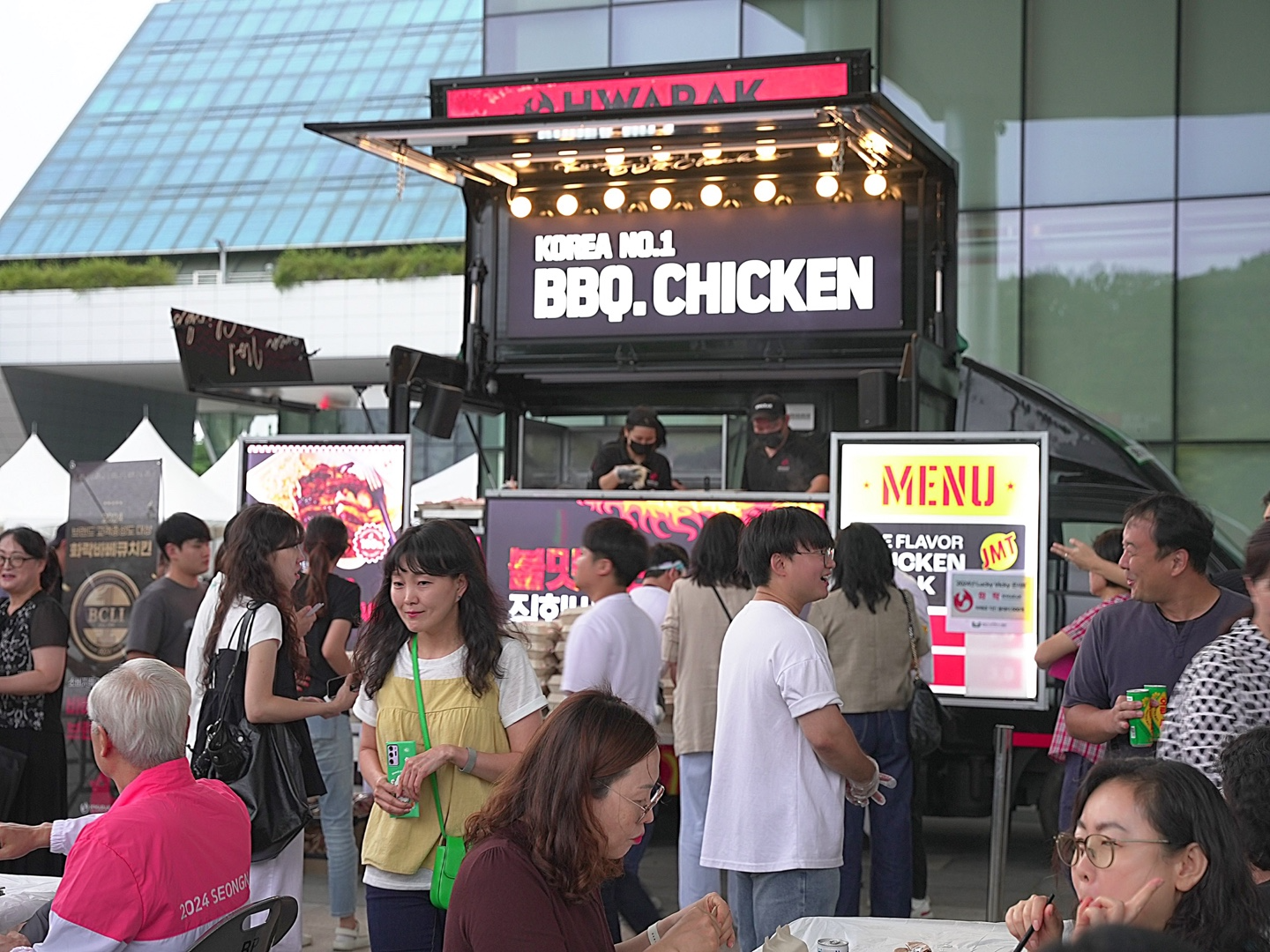 (▲ 화락바베큐치킨 푸드트럭 2024 Lucky Vicky Concert 행사 - 화락바베큐치킨 사진 제공)