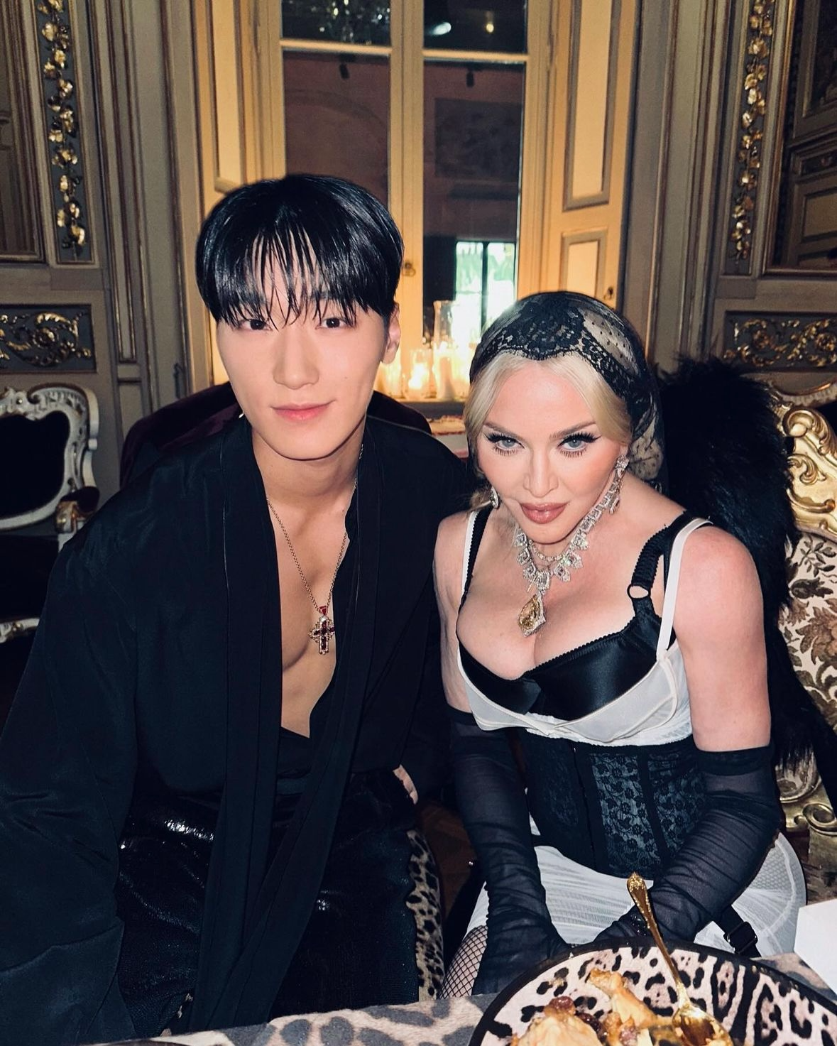 에이티즈 산, 밀라노 패션위크 장악…마돈나 초청으로 프라이빗 디너에서 투 샷까지 ‘눈길’