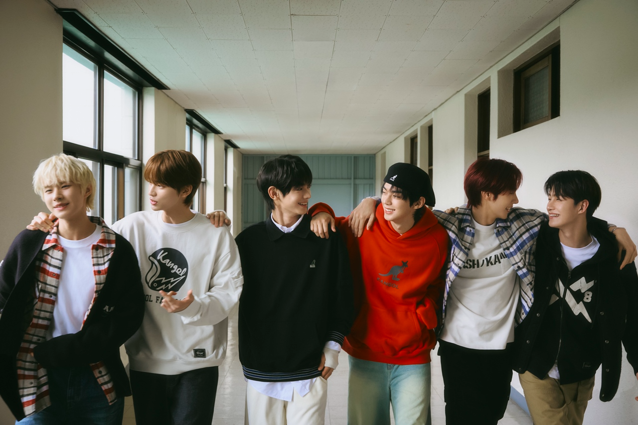 SJ그룹 캉골, TWS(투어스)와 함께한 AW화보 공개··· ‘레트로코어’ 본격 선보인다