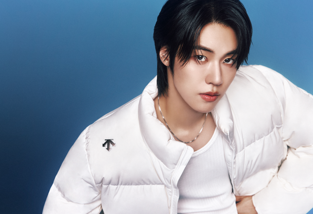 프리미엄 스포츠 브랜드 데상트(DESCENTE), 엔플라잉 이승협과 함께한 24FW 에센셜 푸퍼 다운 컬렉션 화보 공개