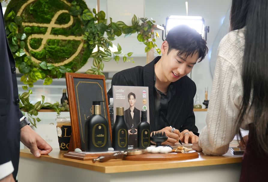 르디퍼, 팝업 행사서 전속 모델 이제훈 첫 팬 사인회 개최...신제품 공개