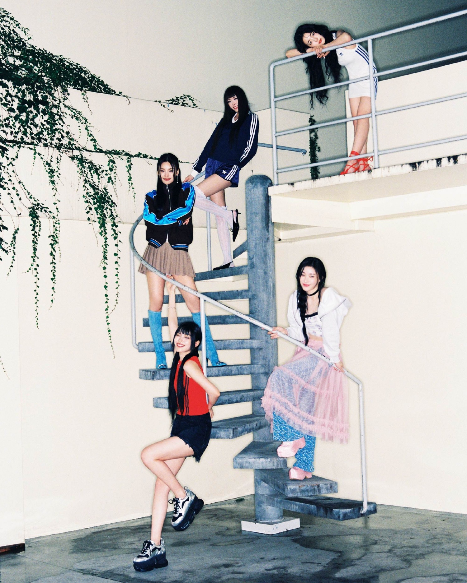 ITZY, 새 앨범 ‘GOLD’ 콘셉트 포토 추가 공개…남다른 '영 앤 쿨' 에너지