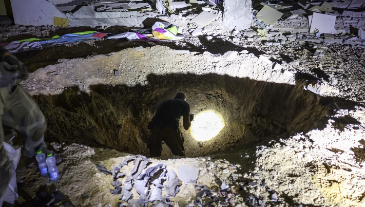 (상보) 이스라엘 당국자 "며칠 안에 이란에 대규모 보복 시작할 것"..아마도 이란 석유생산 시설 표적 삼을 듯 - 악시오스