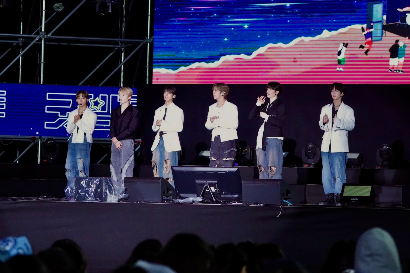 누에라, 해운대 달궜다…'굿밤 콘서트 in 부산' 성황리 마무리