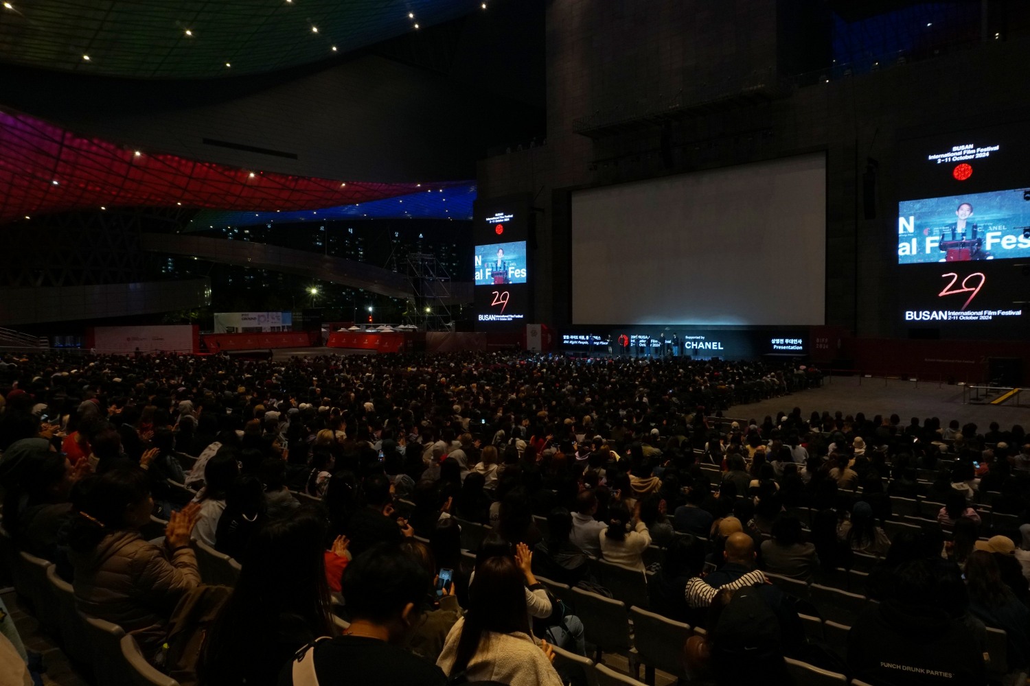 방탄소년단 RM의 솔로 2집 제작기…부산국제영화제 찾은 전 세계 관객 매료시켰다