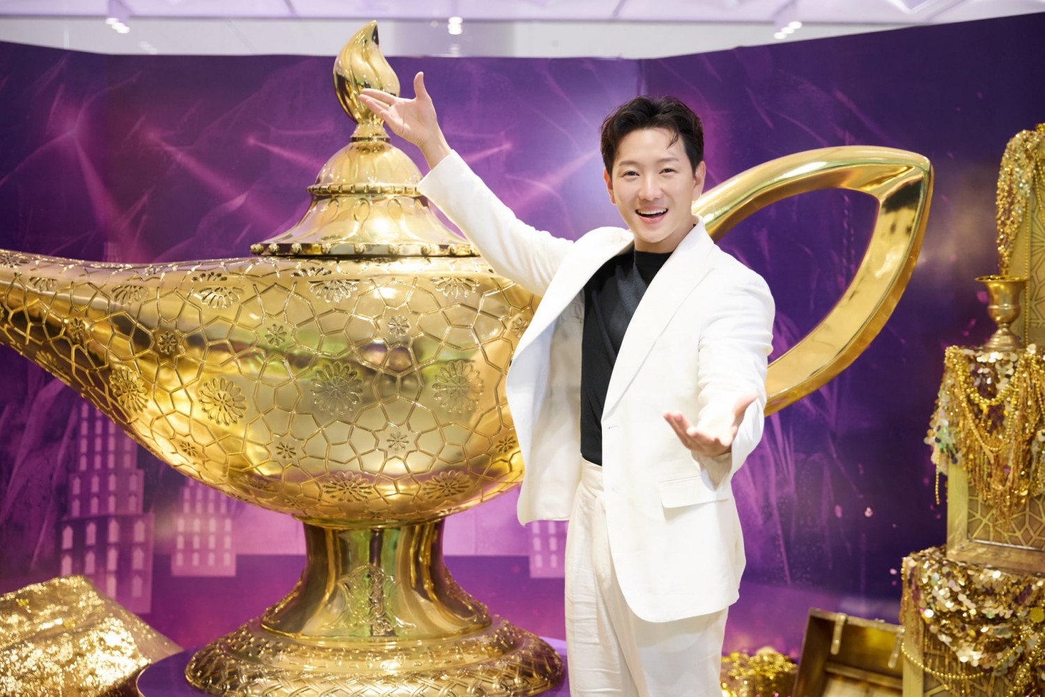 뮤지컬 ‘알라딘’ 배우들, 팝업스토어 깜짝 방문…컨셉존과 이벤트 직접 참여