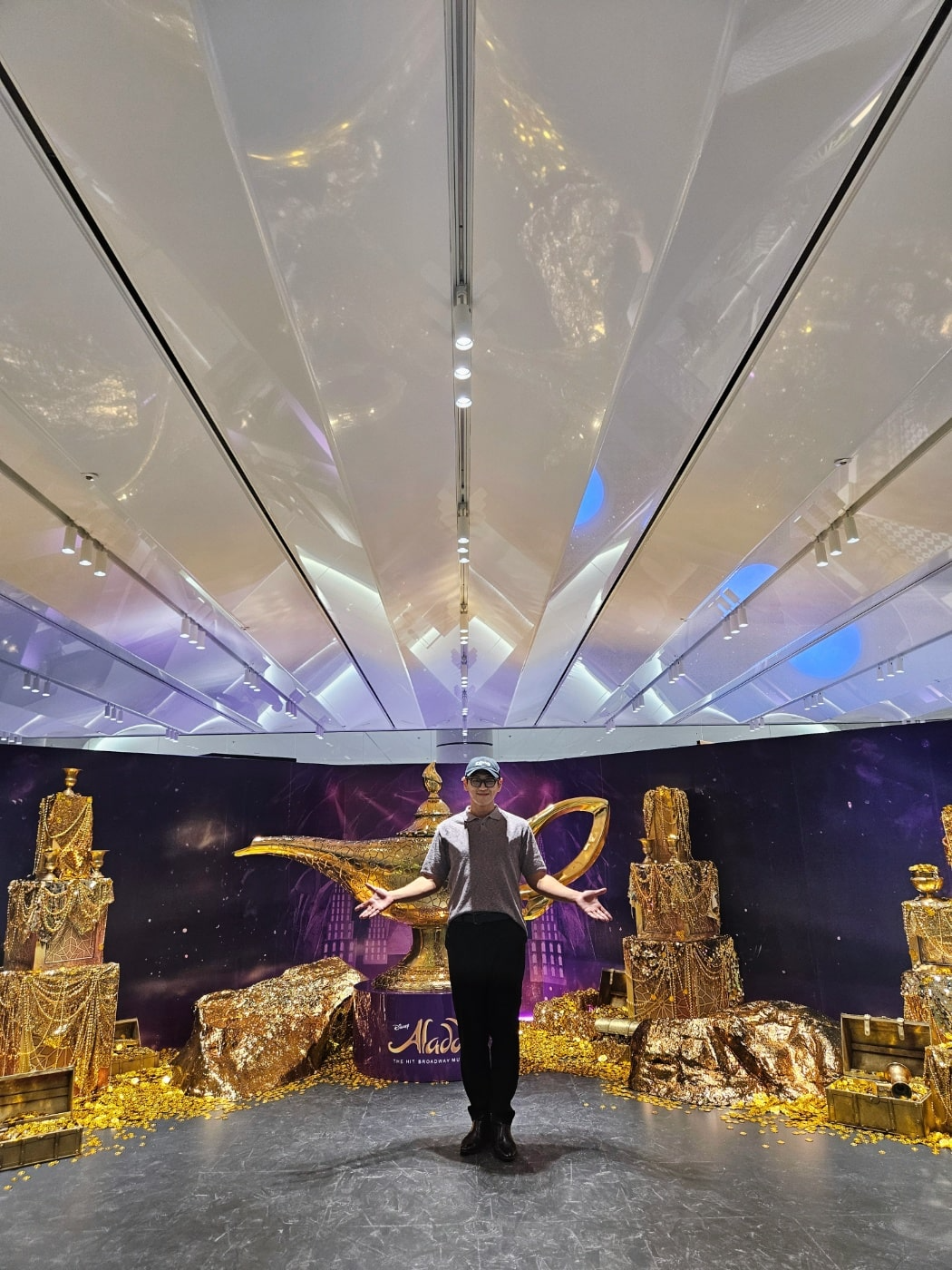 뮤지컬 ‘알라딘’ 배우들, 팝업스토어 깜짝 방문…컨셉존과 이벤트 직접 참여