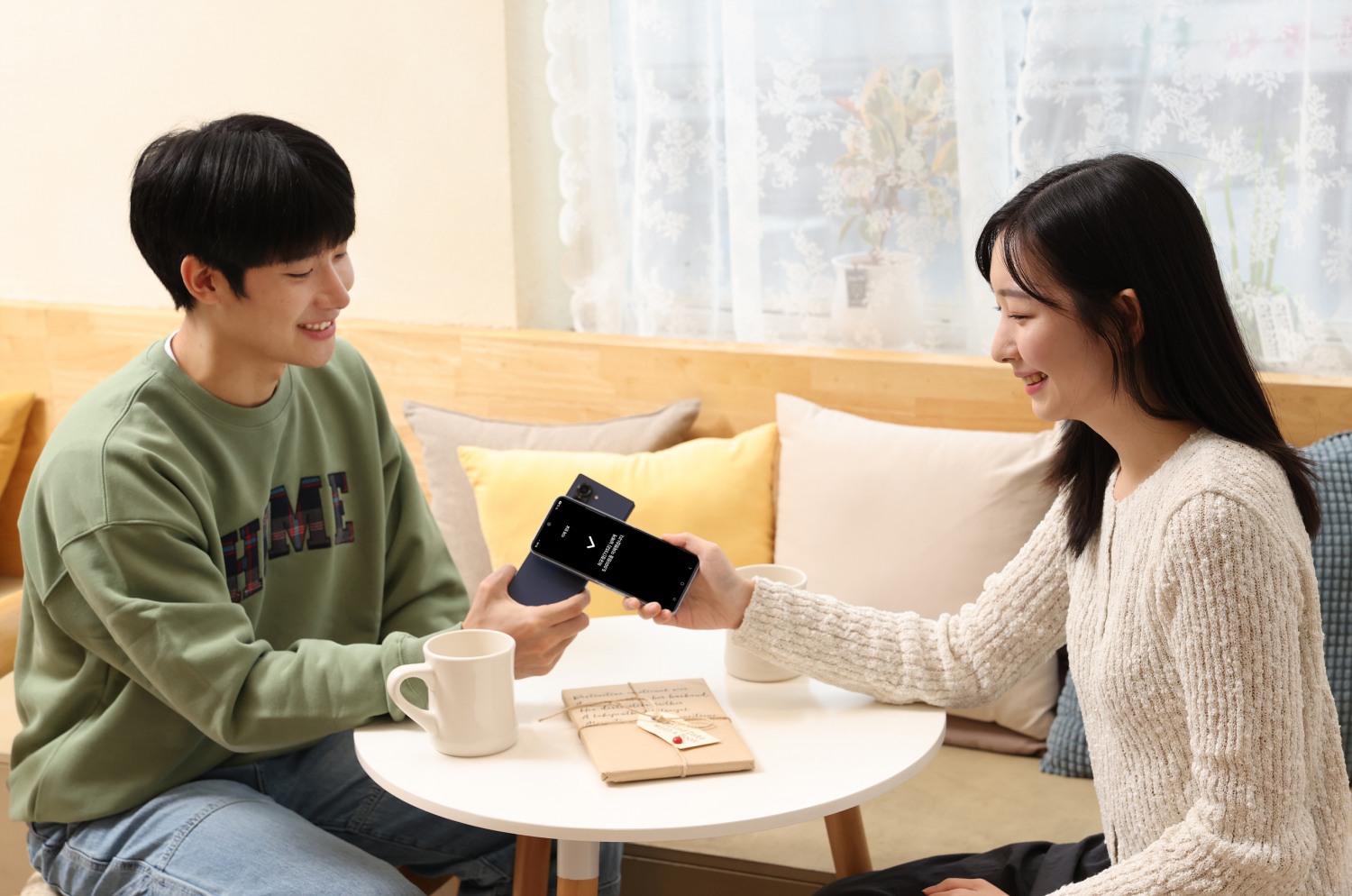 갤럭시 스마트폰끼리 맞대면 계좌이체, 삼성월렛 '탭 이체' 기능 도입