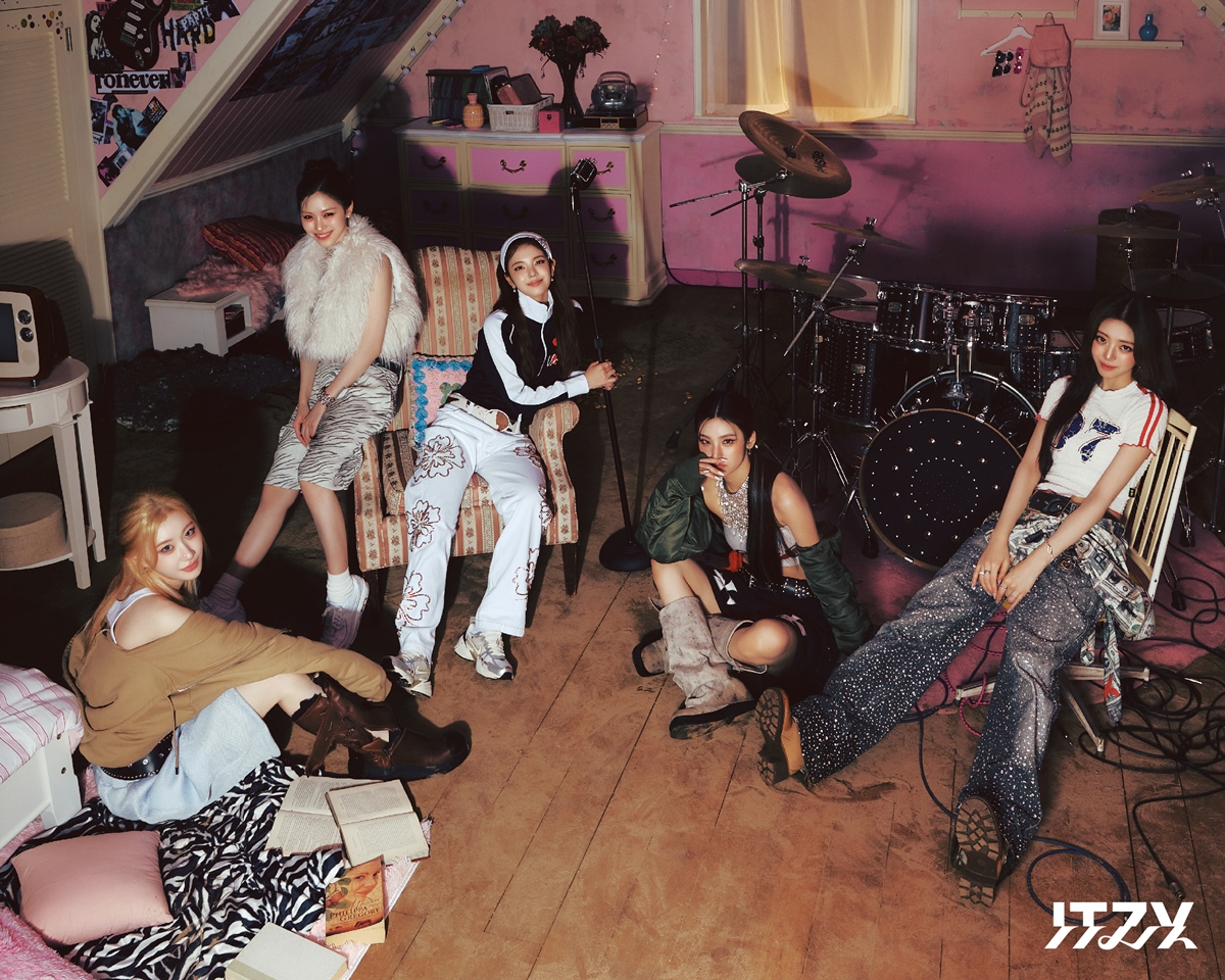 ITZY, 15일 새 미니 앨범 ‘GOLD’ 발매…'K팝 대표 퍼포먼스 퀸'의 귀환