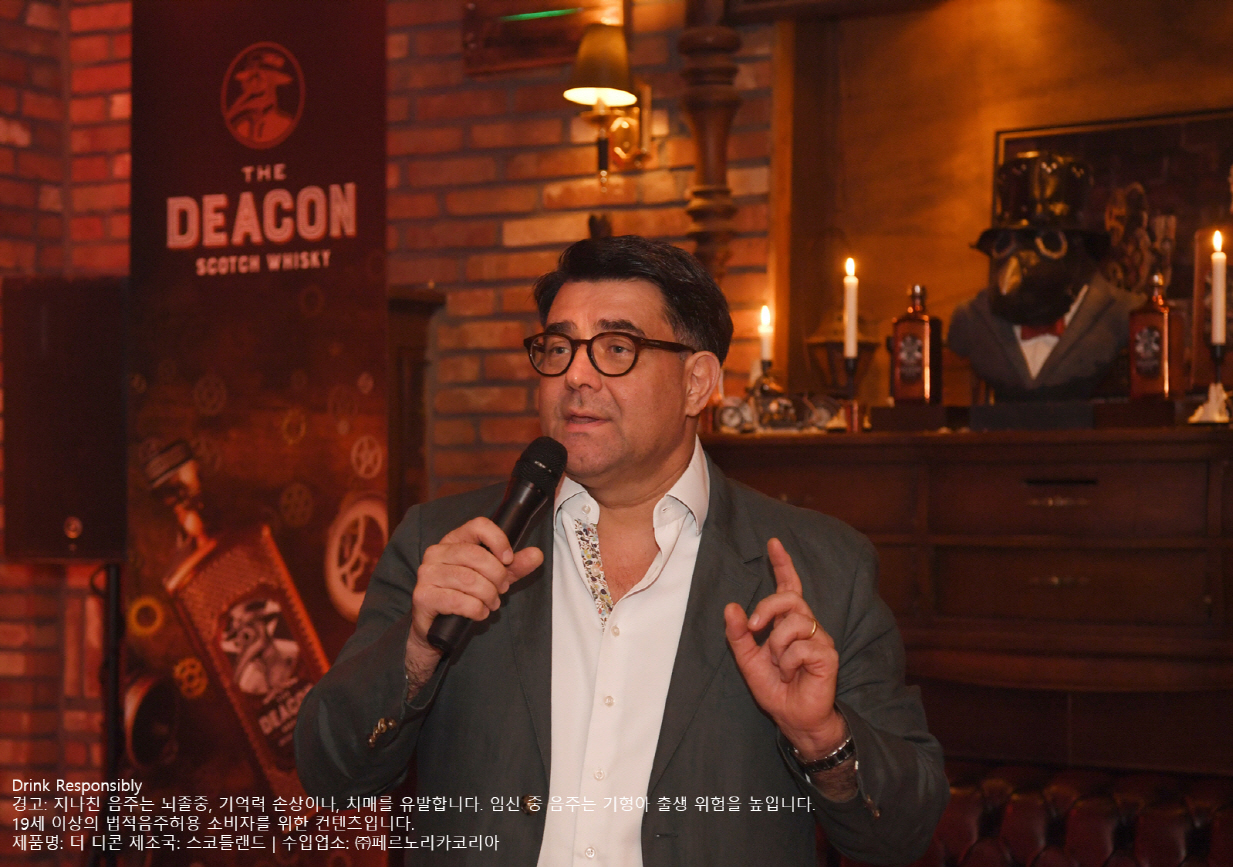 15일 오전 서울 강남구 신사동에서 열린 ‘더 디콘’ 론칭 기념 기자간담회에서 인사말을 하는 프란츠 호튼(Frantz Hotton) 페르노리카 코리아 대표