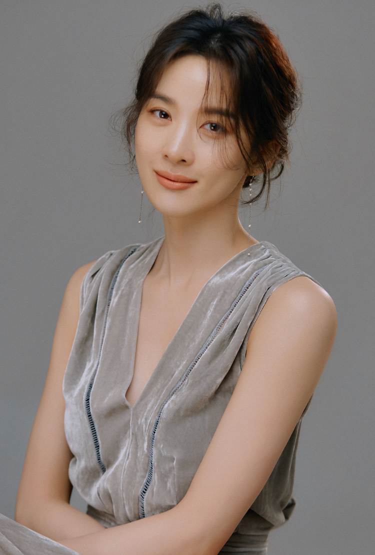 이청아, 매니지먼트 숲과 전속계약 체결…활발한 활동 예고