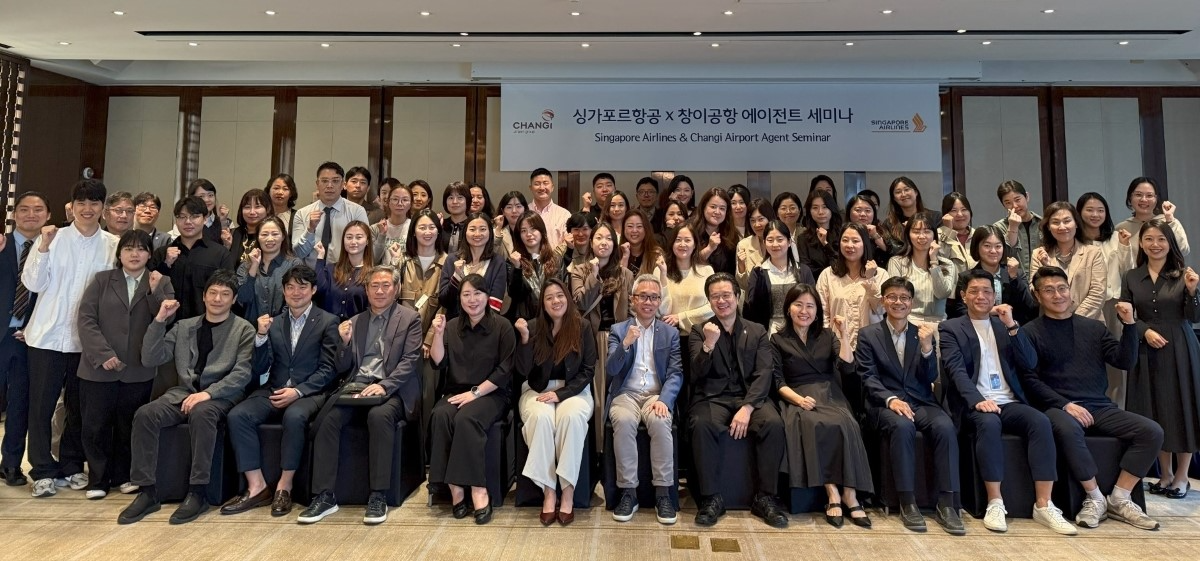 싱가포르항공X창이공항 공동 에이전트 세미나 개최 (서울)우측에서 여섯 번째: 싱가포르 창이공항 페이키웨이(Peh Ke Wei) 시장 여객 개발 총괄 부사장, 우측에서 다섯 번째: 싱가포르항공 리용태트(Lee Yong Tat) 한국지사장사진제공: 싱가포르항공