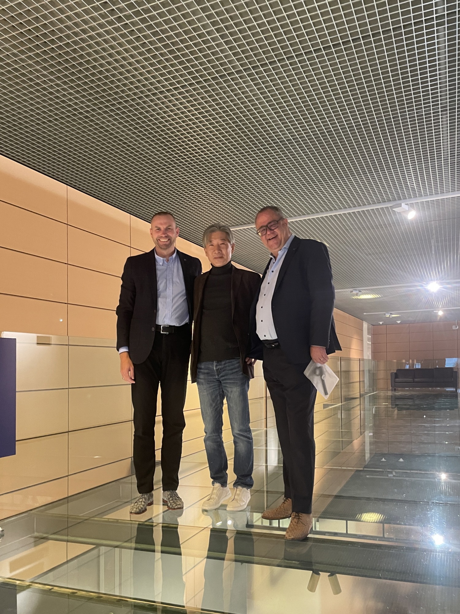 좌로부터 유니린사의 이바트 부사장, 권혁태 대표, 토마스 부사장