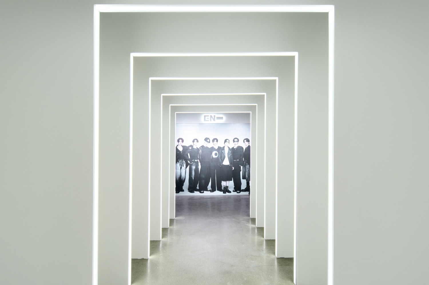 엔하이픈, 전시회 ‘UNSEEN’으로 무한 확장 가능성 입증…다채로운 체험 공간 ‘호평’