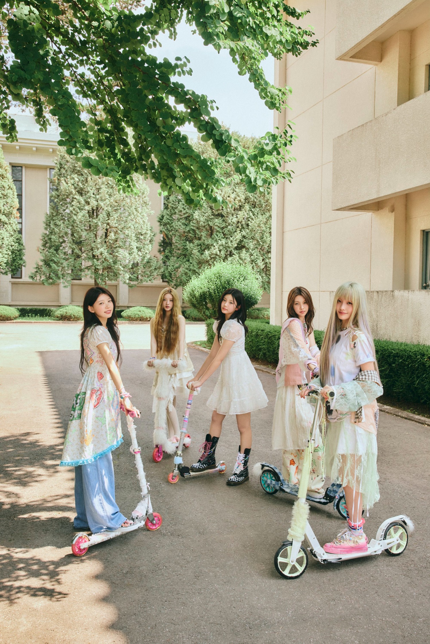 아일릿, 미니 2집 컴백 당일 앨범 판매량 30만 장 육박…전곡 음원차트 진입