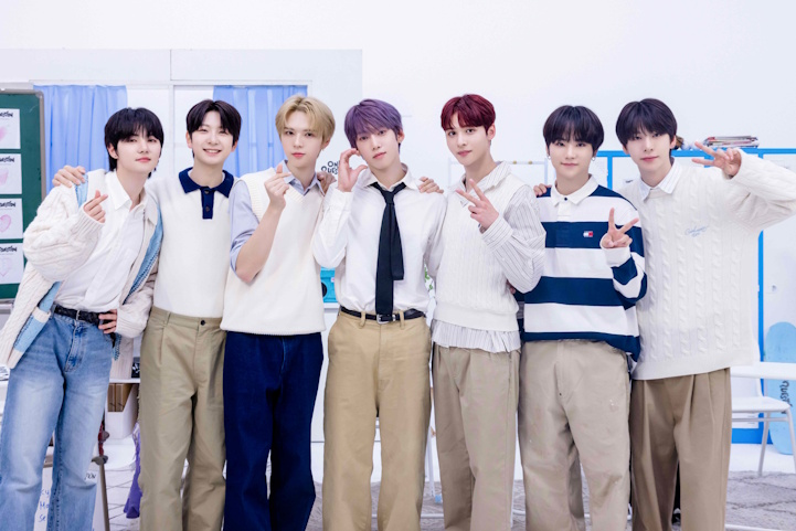 앰퍼샌드원, ‘ONE QUESTION’ 발매 기념 컴백 라이브 완료…‘친근한 매력 발산’