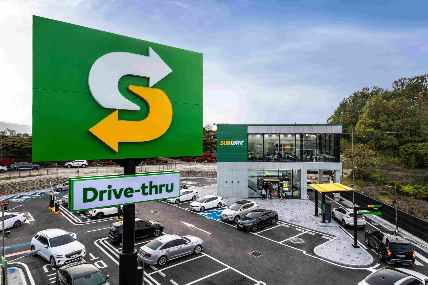 써브웨이 600호점 매장 – 충주호암DT점 전경