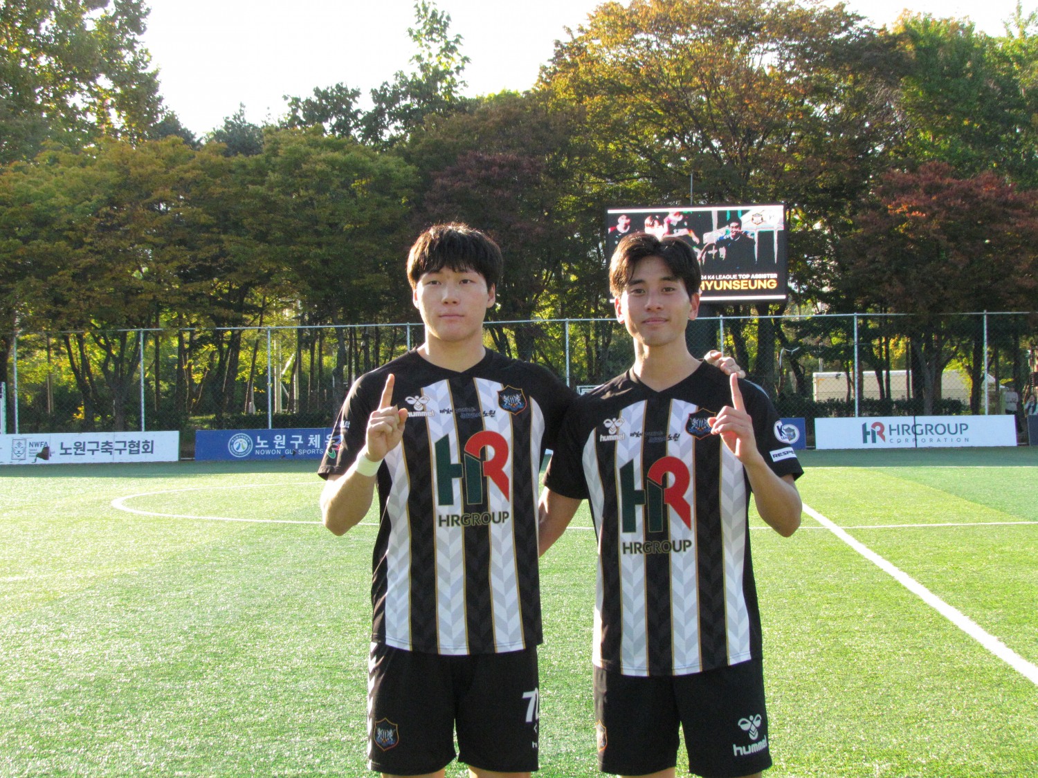 K4리그 노원유나이티드FC 득점왕 김동률(20골,좌)과 도움왕 김현승(11도움,우) / 사진 제공: HR그룹 미디어팀