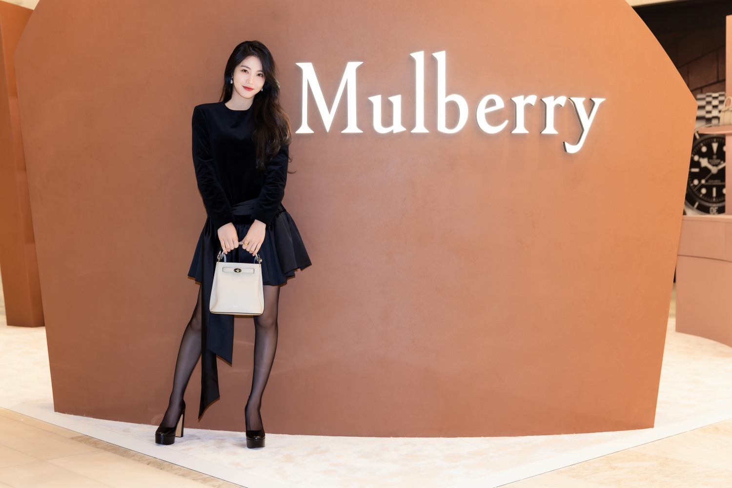 배우 신예은, 멀버리 ‘메이드 투 라스트(Made to Last)’ 더현대 서울 팝업 참석