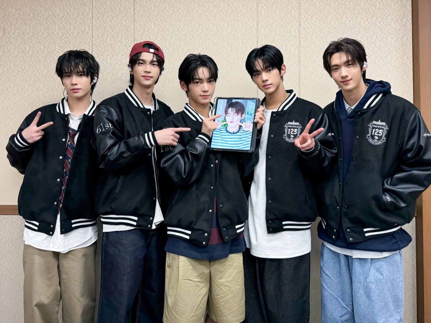 TWS, 대학 캠퍼스에 칼군무+시원한 라이브+청량 에너지 전파