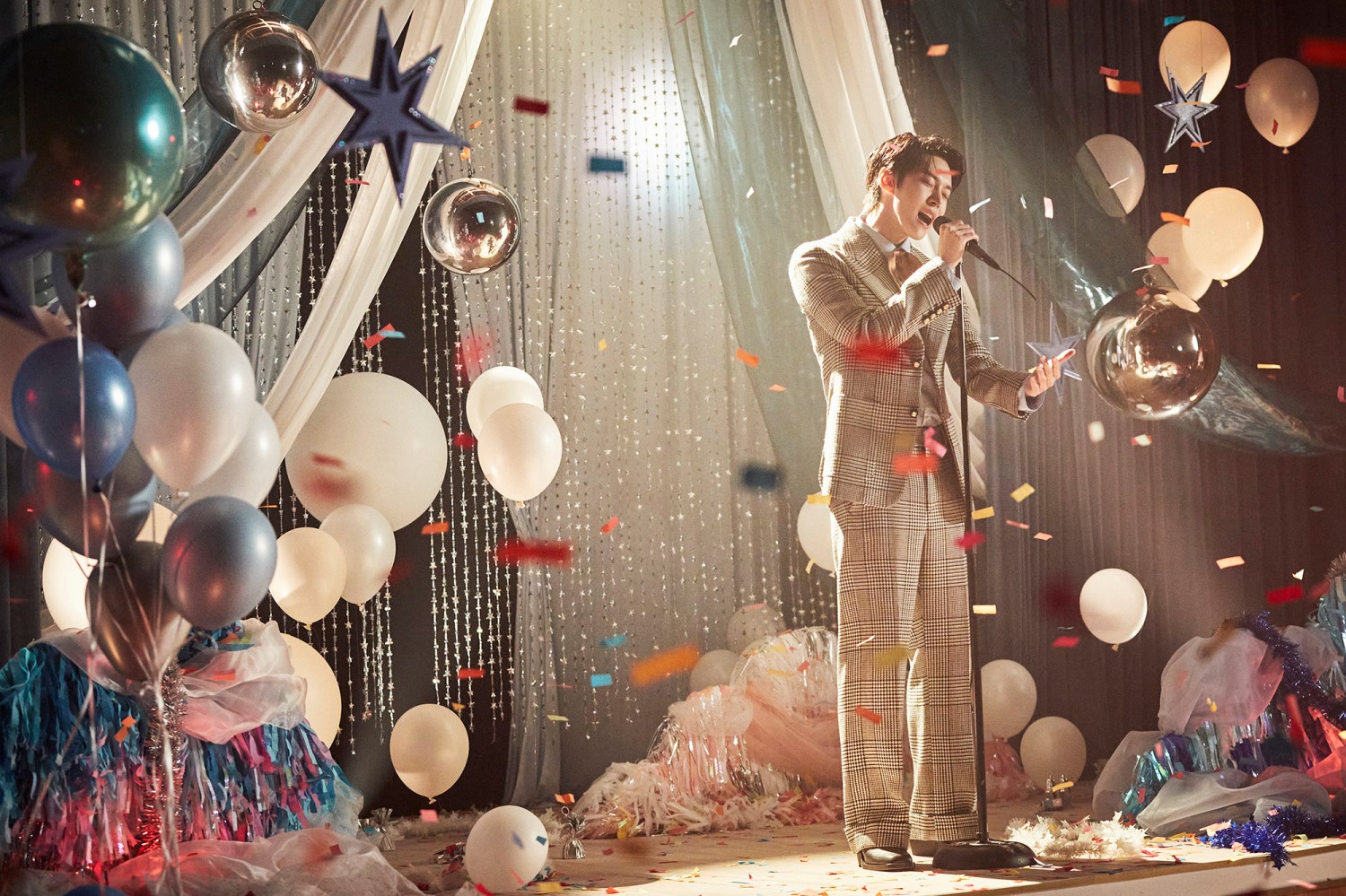 NCT 도영, 신곡 ‘시리도록 눈부신’ 다채로운 분위기의 티저 이미지 공개…청춘 비주얼