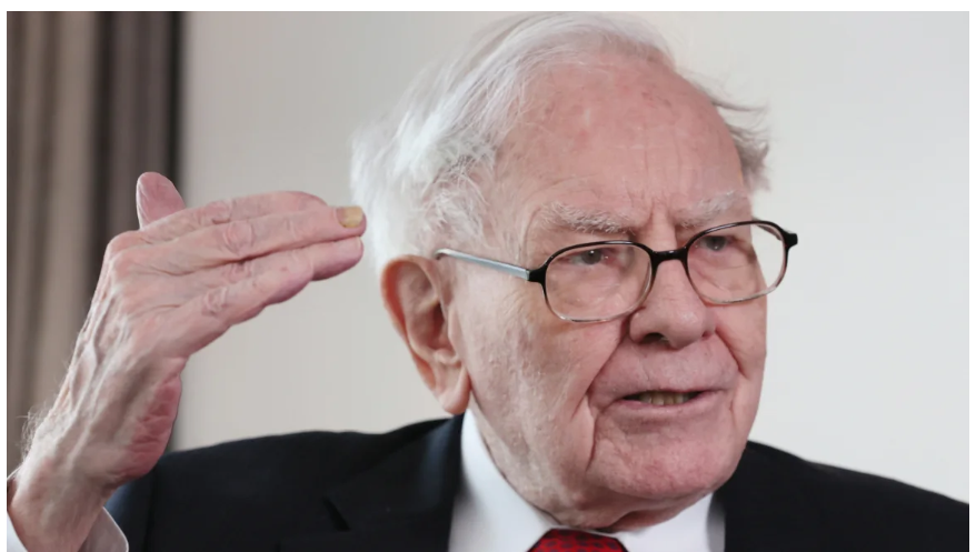 (상보) 버핏의 버크셔, 보유현금 사상 최대...애플 지분 25% 더 축소