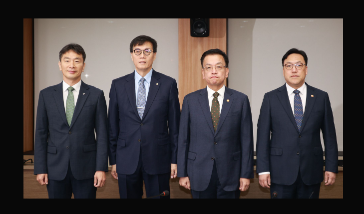 왼쪽부터 이복현 금융감독원장, 이창용 한국은행 총재, 최상목 경제부총리, 김병환 금융위원장