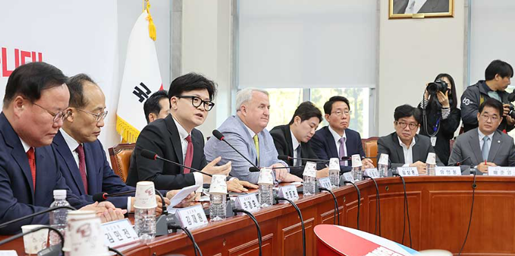 한동훈 "여야의정 협의체, 의료갈등 조정 촉진제 역할 하도록 할 것"