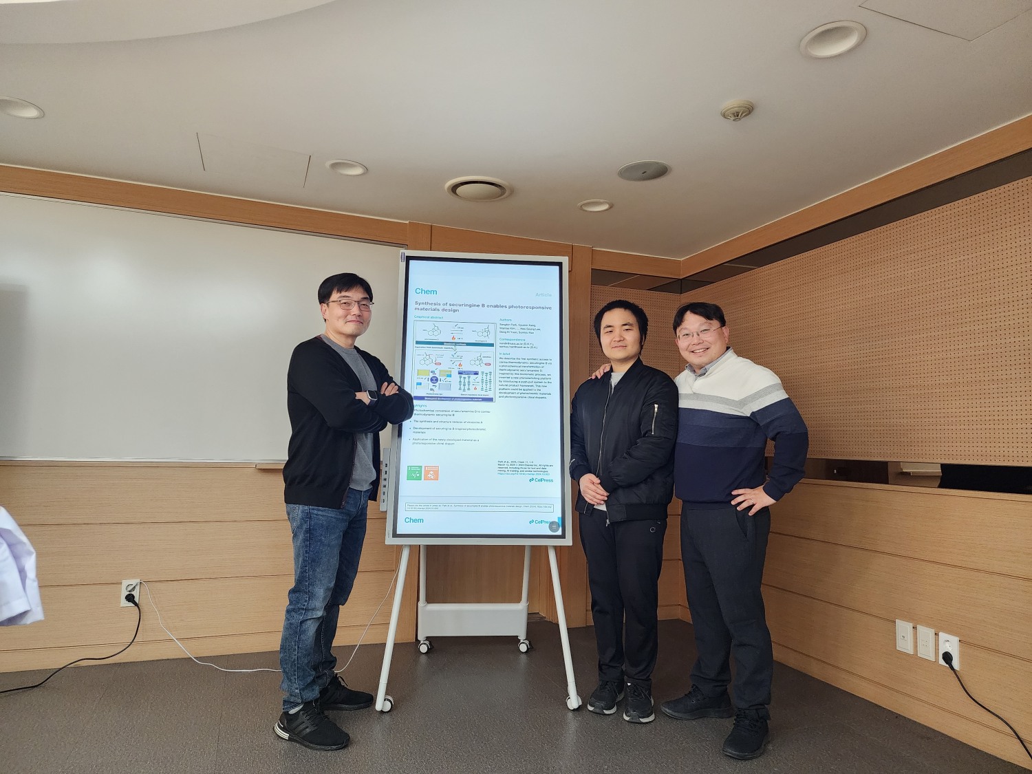 (왼쪽부터) KAIST 화학과 윤동기 교수, 박상빈 석박사통합과정, 한순규 교수