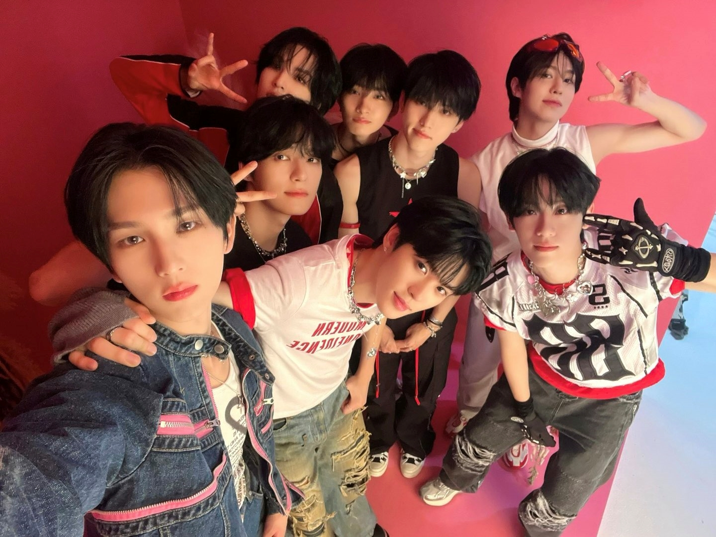 이펙스, 정규 2집으로 3연속 초동 20만 장 돌파…누적 음판 1백만 장 훌쩍