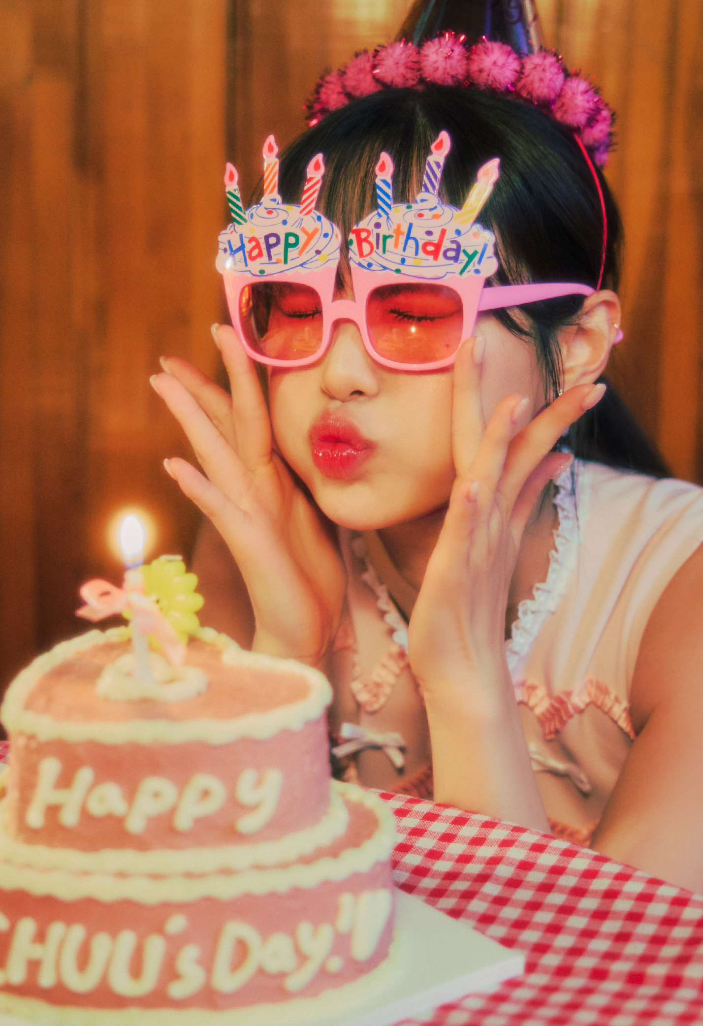 츄, 다채로운 비주얼과 매력으로 가득한 2025 시즌그리팅 출시