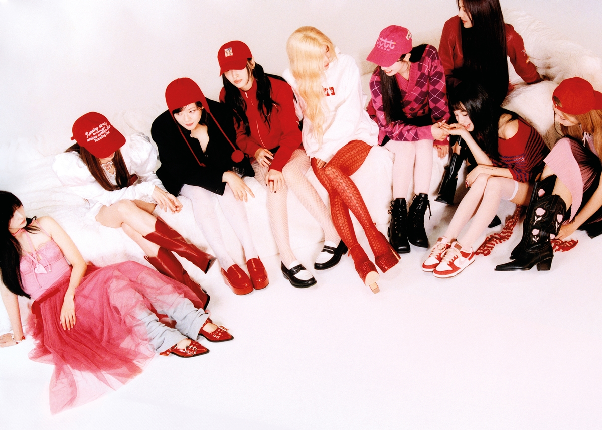 트와이스, 미니 14집 콘셉트 포토 속 힙 & 키치 비주얼 변신