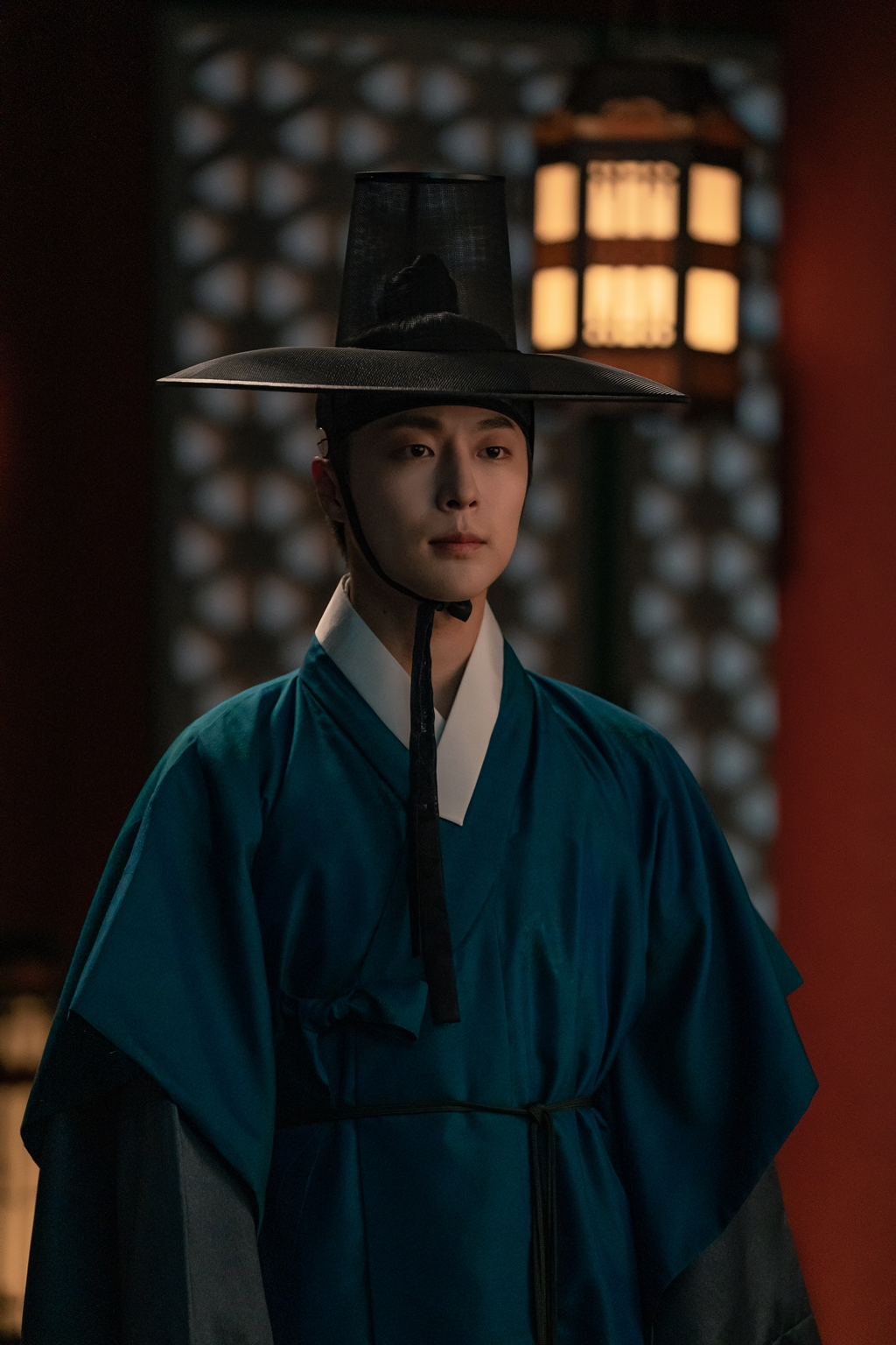 ‘체크인 한양’ 배인혁, 왕의 아들 이은→호텔리어 이은호…극과 극 분위기 ‘이목 집중’