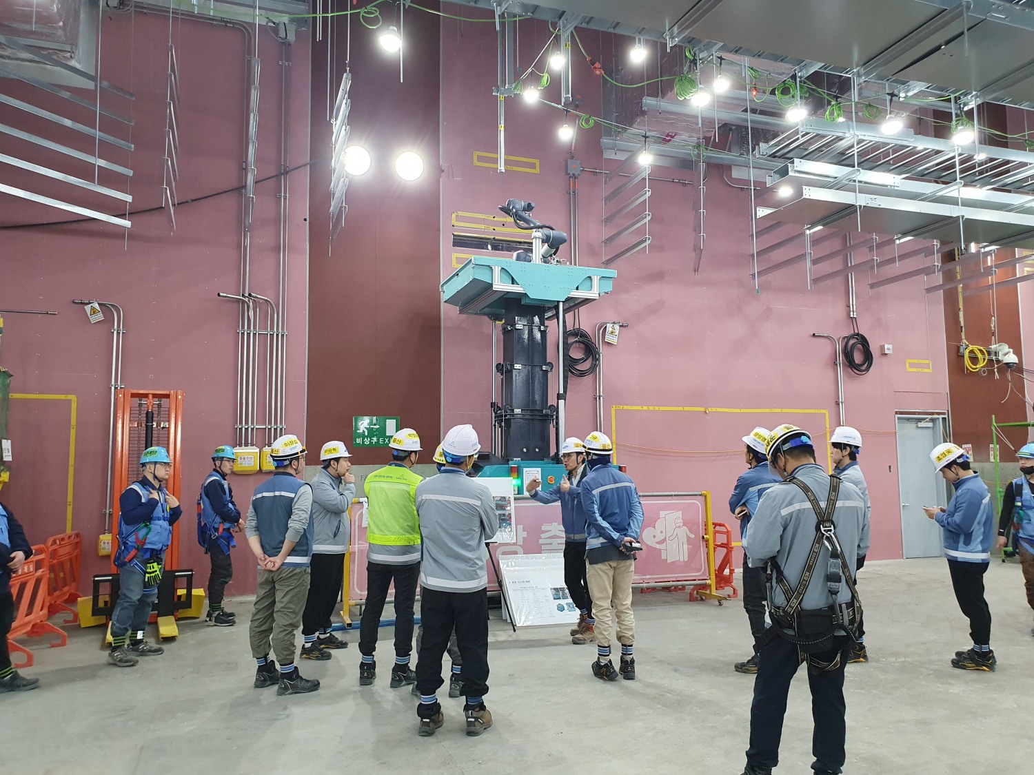 벽체 타공 로봇 현장 적용 모습