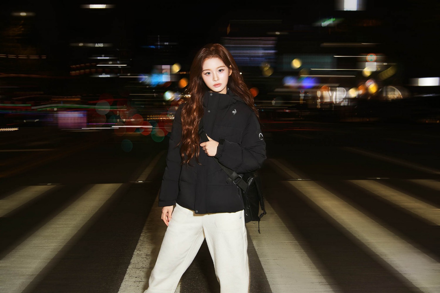 르꼬끄 스포르티브, NMIXX (엔믹스) 해원 설윤 캠페인 화보 공개 및 겨울 한파에도 스타일 지켜줄 ‘구스 롱다운’ 출시!