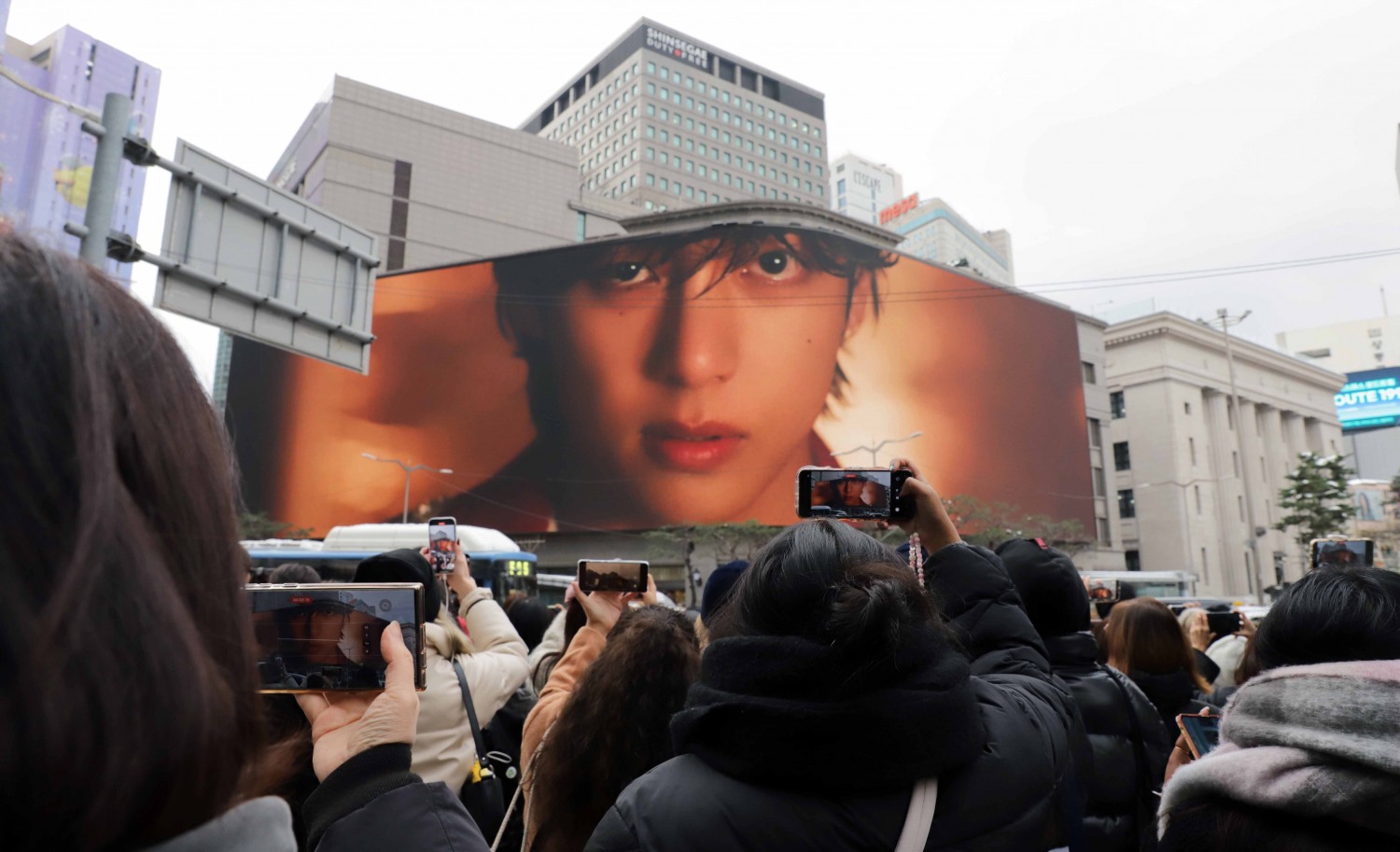 BTS 뷔, ‘Winter Ahead’ 뮤직비디오 직관 열기 후끈→6일 두 번째 겨울 선물 공개