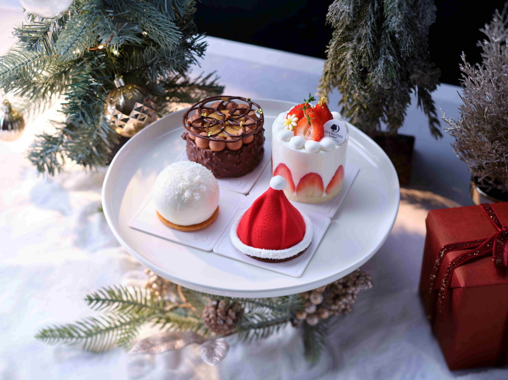 더블트리 바이 힐튼 서울 판교, 연말의 따뜻한 감성을 담은 ‘페스티브 케이크 3종 & 미니 케이크 4종 세트’ 출시