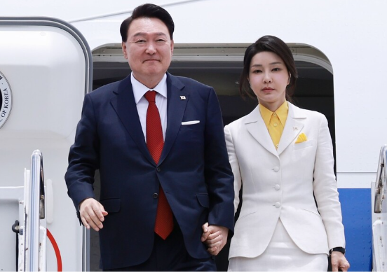 (상보) "윤 대통령, 극도로 인기 없고 분열 초래하는 지도자” NYT