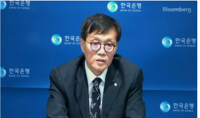 (상보) 이창용 "이번 사태로 경제성장, 물가 전망 등 바꿀 단계 아니야...금리 경로와 전망은 지난 발표대로 가고 있어"