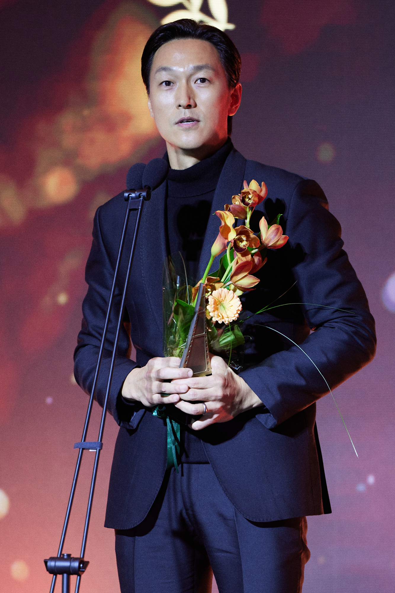 ‘파묘’ 김재철, ‘2024 서울국제영화대상’서 생에 첫 남우조연상 수상…“연기자로서 외로운 시간, 믿고 기다려준 가족에게 감사”