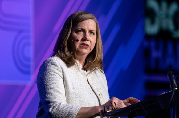 (상보) 연준 보먼 “금리인하와 관련해 조심스럽게 진행해야”