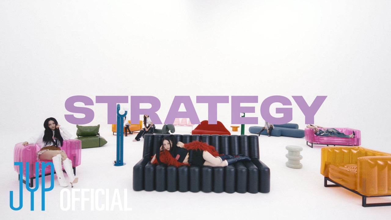 트와이스, ‘Strategy’ 뮤직비디오 TWICE-TRATEGY 버전 공개…러블리 & 키치 매력 발산