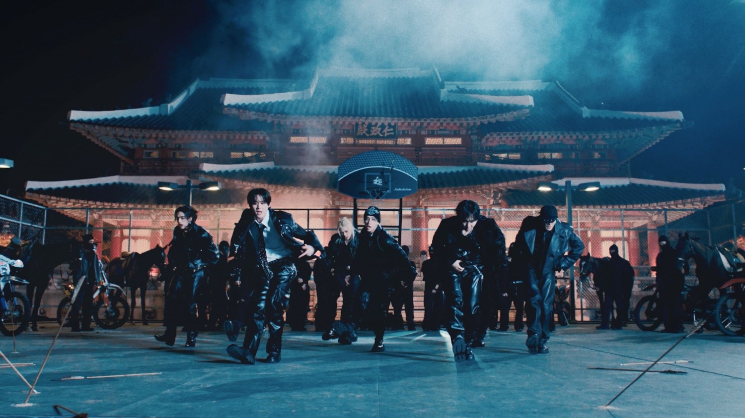 스트레이 키즈, 신곡 'Walkin On Water' 뮤직비디오 티저 추가 공개…힙한 개성 가득