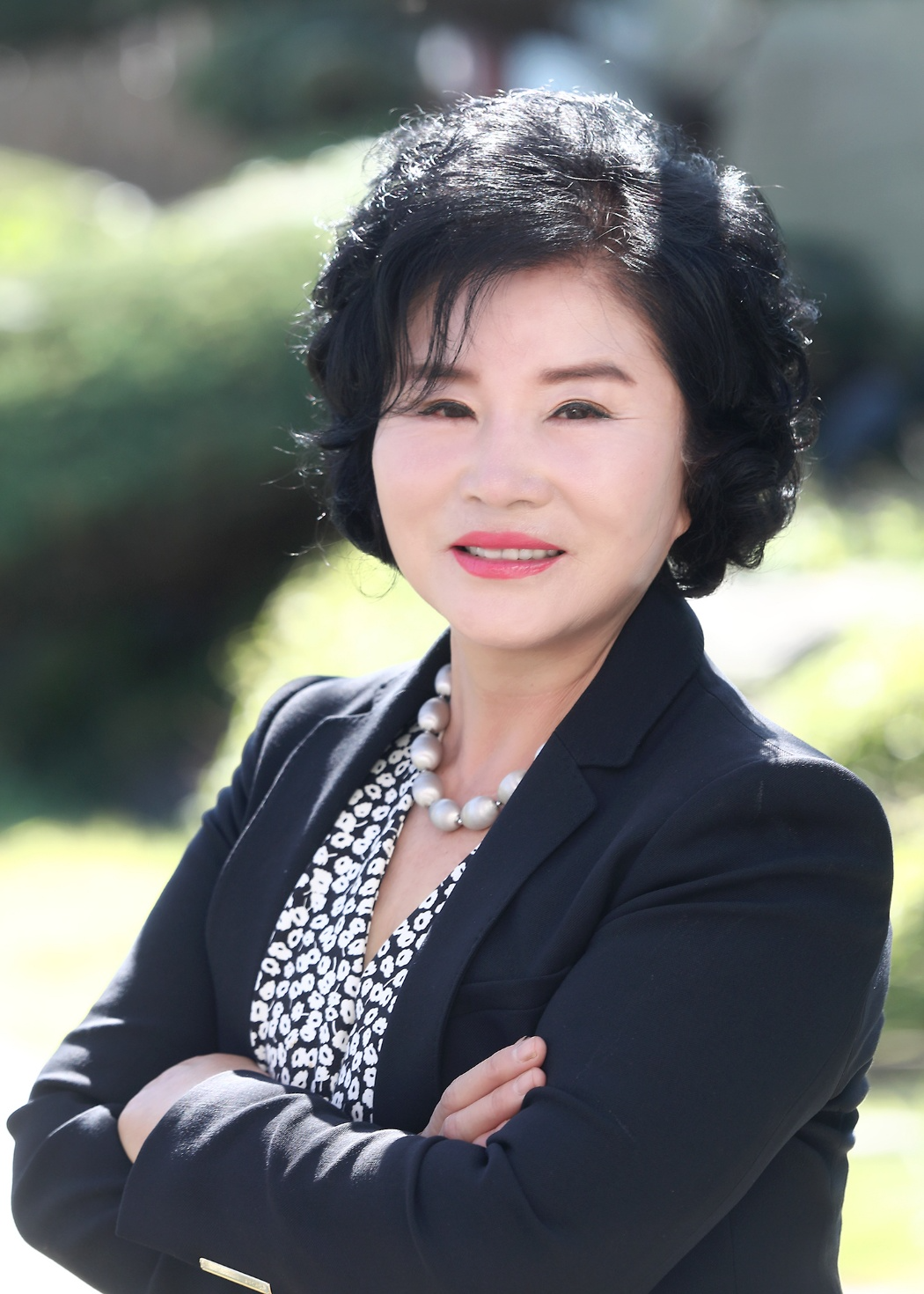 취송 황형자 시인은 전남 강진에서 태어나 국립 목포대 국어국문학과를 졸업하고, 2019년 해남문학 신인상을 받았고, 2020년 시조시학(시조), 2023년 문학청춘(시)로 등단했다.